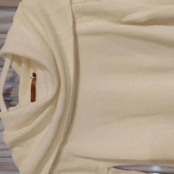 Gorgeous Belldini Off-white Sweater - Picture 4 of 6